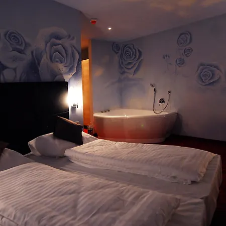 Kuschelhotel Zeman 호텔 4*