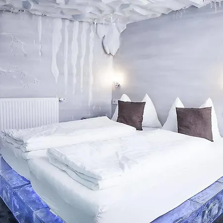 Kuschelhotel Zeman 호텔 4*